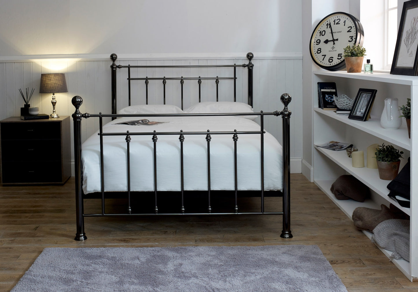 Libra with Dual Finials Bed